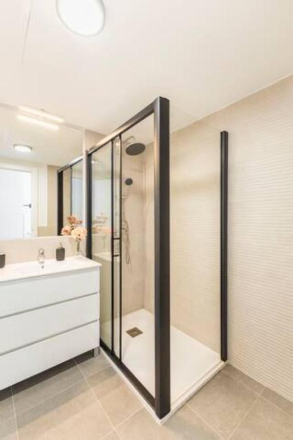 Piso Climatizado Y Parking Apartment Madrid Exterior photo