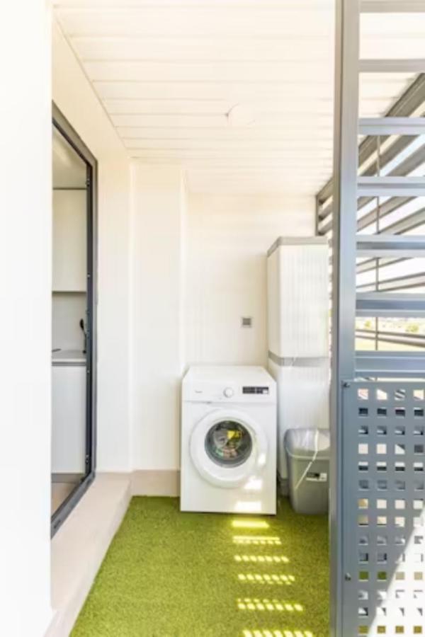 Piso Climatizado Y Parking Apartment Madrid Exterior photo