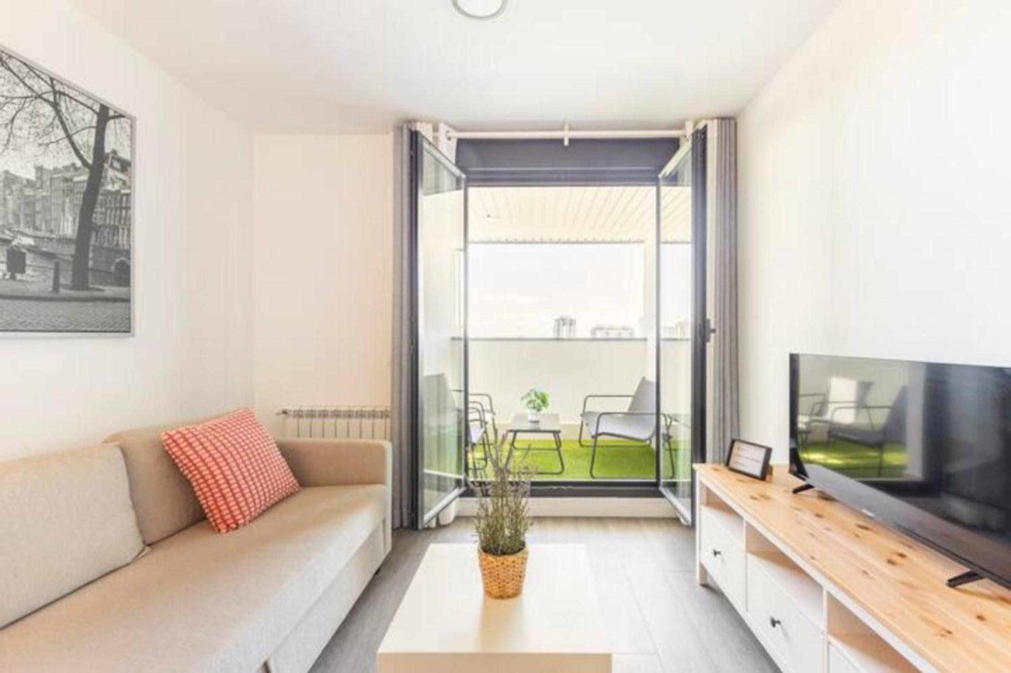 Piso Climatizado Y Parking Apartment Madrid Exterior photo